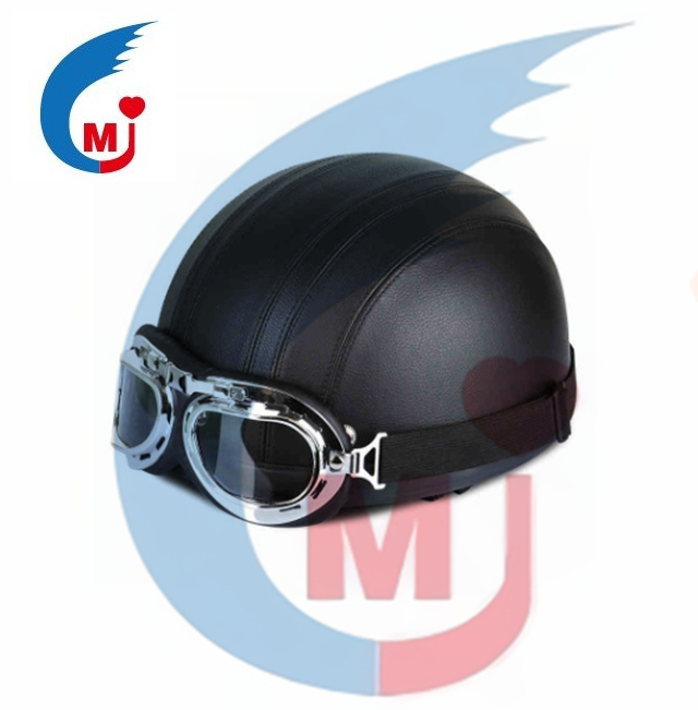 Casco de moto con gafas